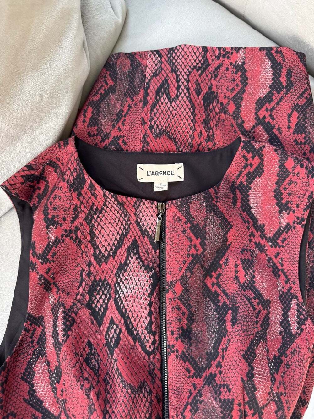 L'AGENCE Red Python Snakeskin Print Zip Front Sheath Dress Size 2 Dual Zipper - Picture 10 of 10